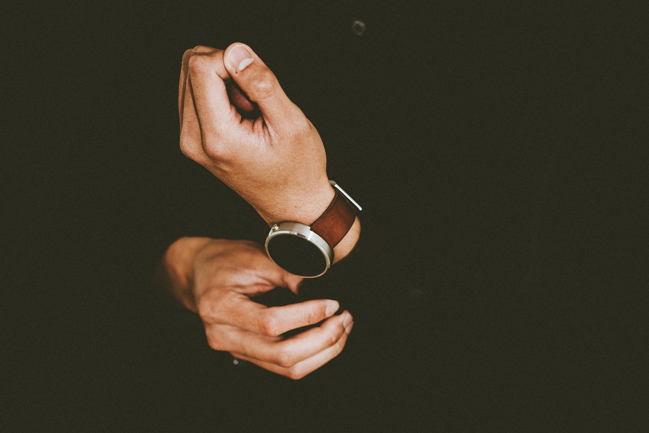 メンズ脱毛をしている芸能人がモテる理由は何ですか？