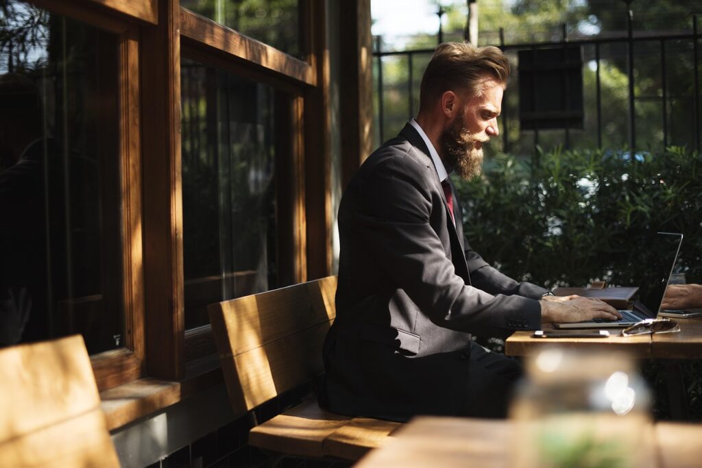 社会人がメンズ脱毛を始めるのに最適なタイミングは？